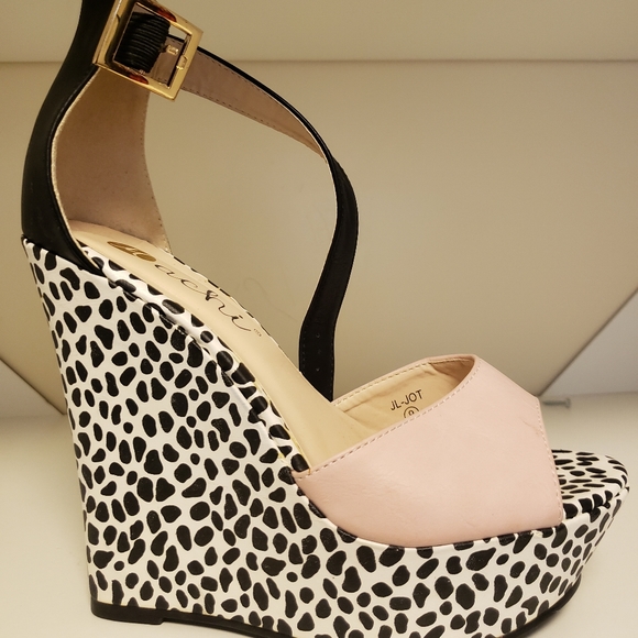 Shoes - Picture 7 of 9